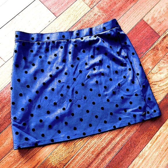 LAST CALL going out of business!
polka dot above knee straight skirt size 14 NWT - Picture 16 of 16